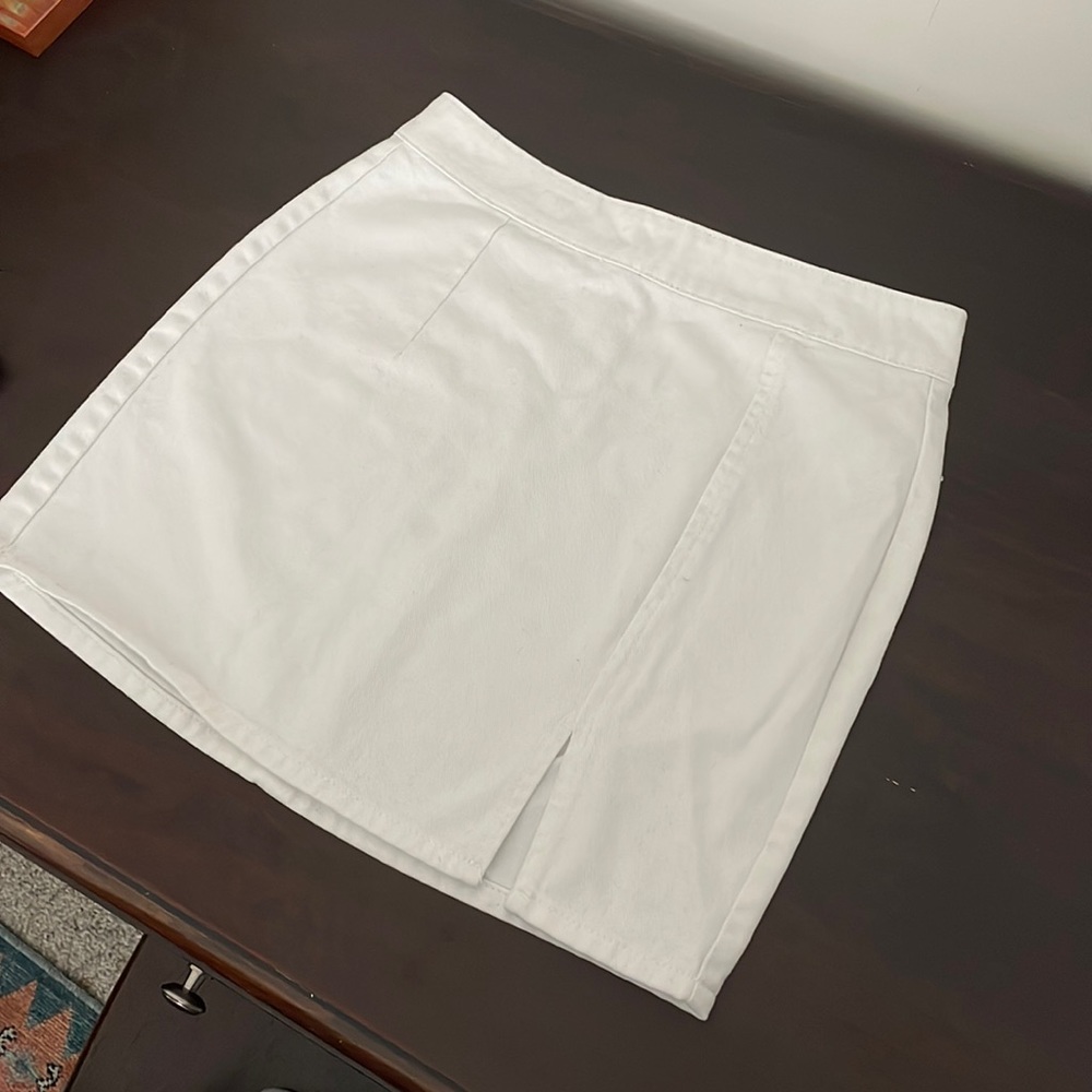 Forever 21 White Mini Skirt (M)